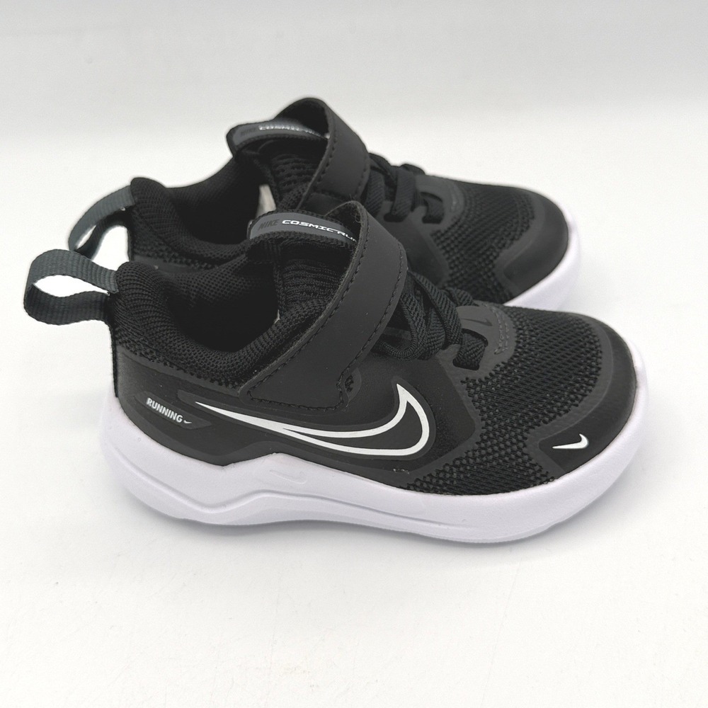 Nike Cosmic Runner Running Shoes Kids 5C Black White HM4401-003